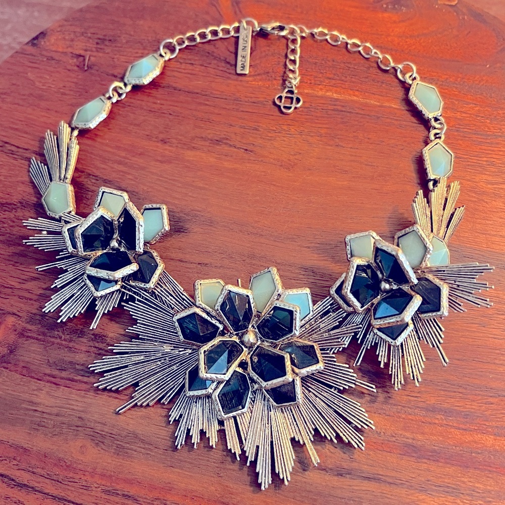 Vintage EUC Blue Resin & Glass Rhinestone Statement Necklace 18”